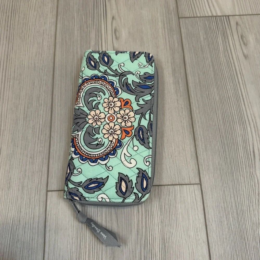 Vera Bradley Wallet‎ Zip Around Fan Flowers Green Blue Quilted